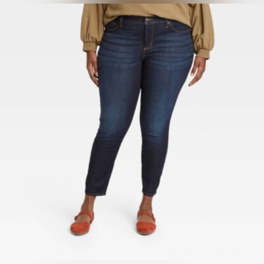 Universal Thread Dark Indigo Mid-Rise Skinny Jeans.      Size-12